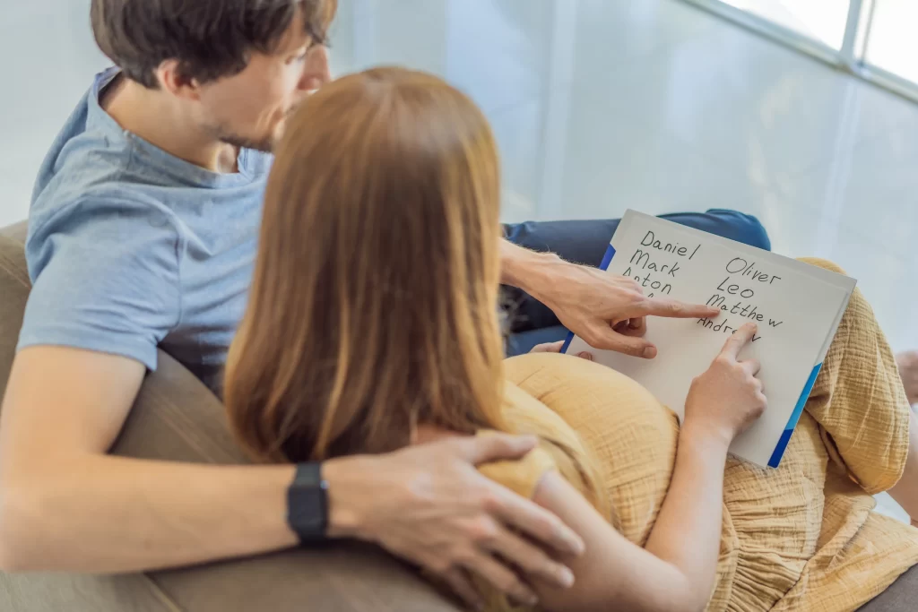 shutterstock_2413210015 - Techsvět Chcete dát dítěti netradiční jméno? Zajděte na matriku.