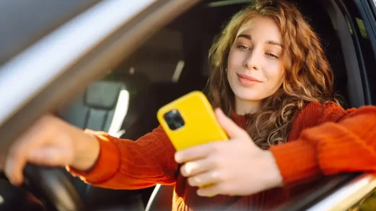 Používat mobil za jízdy se jednoduše nevyplácí.