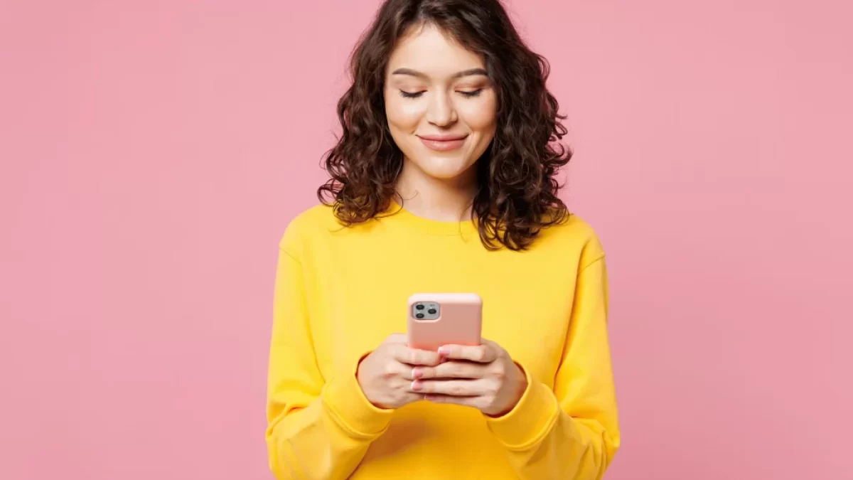 žena a smartphone