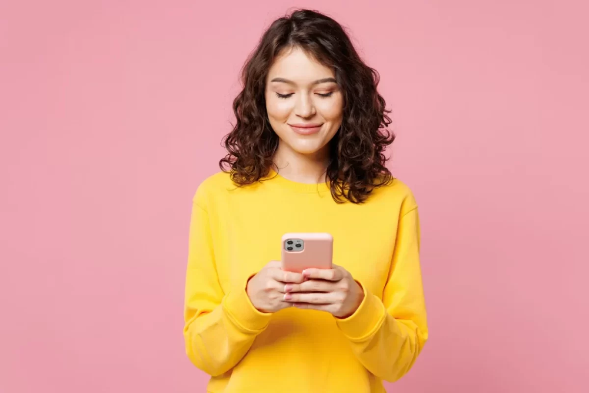 žena a smartphone