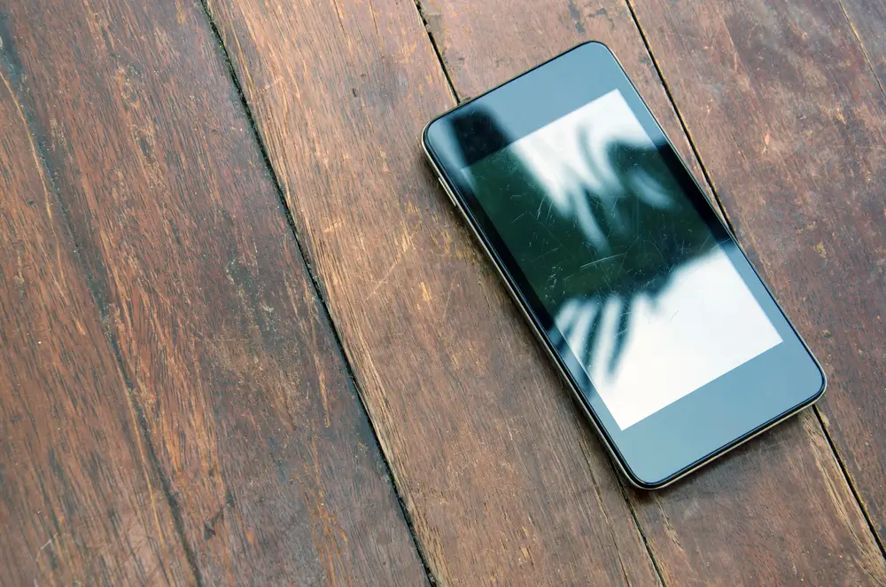 shutterstock_354349163 - Techsvět Počkrábaný telefon