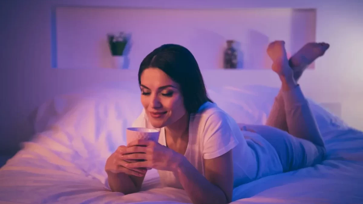 žena na posteli