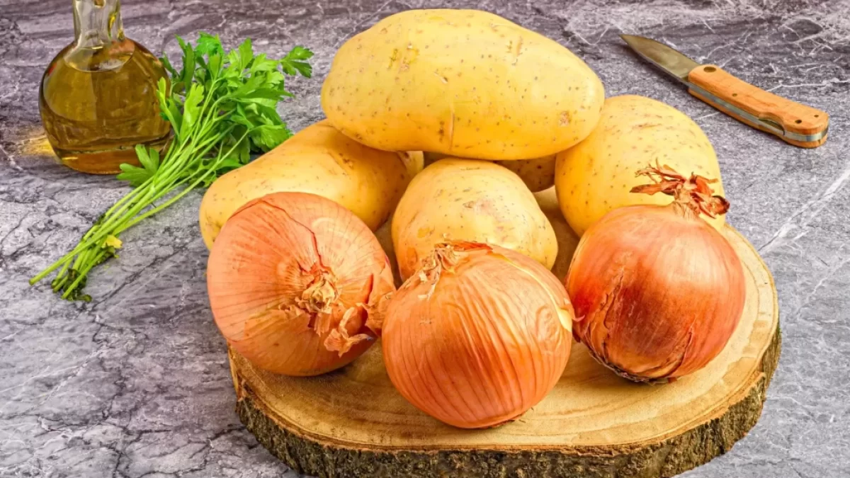 Brambory a cibule