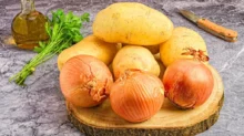 Brambory a cibule