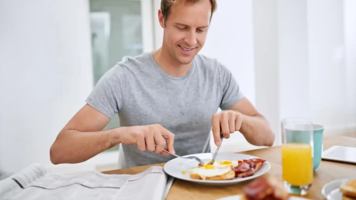 Snídaně by měla být bohatá na vitamíny i bílkoviny.