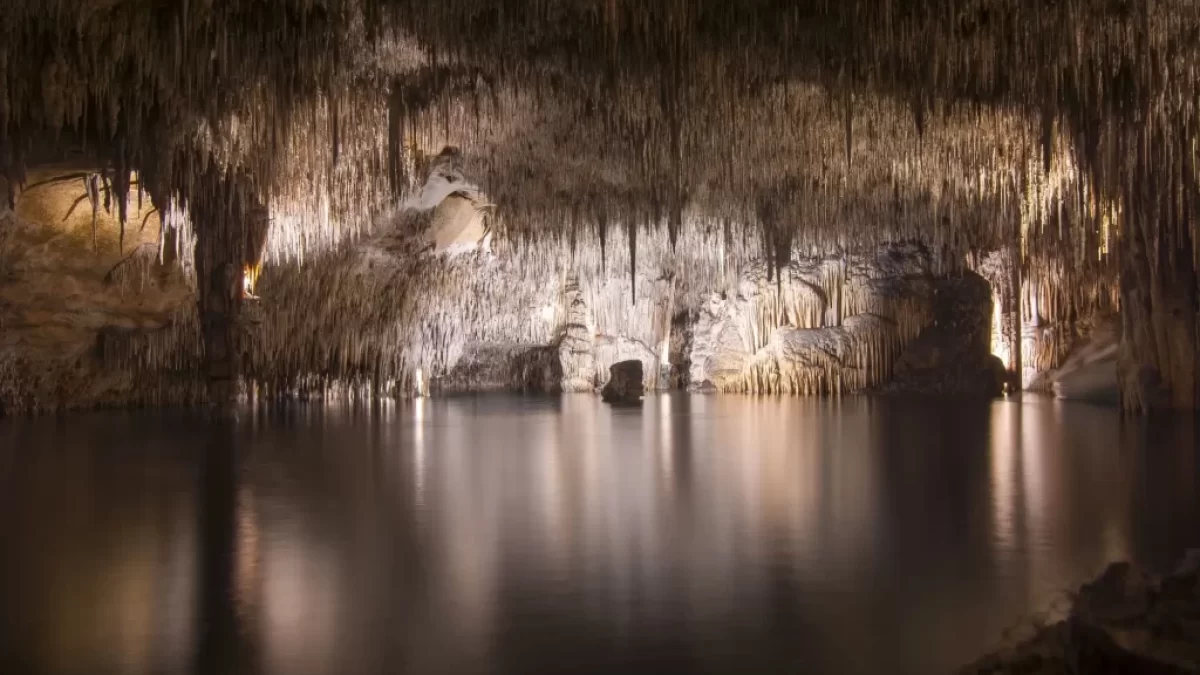 Podzemní jezero