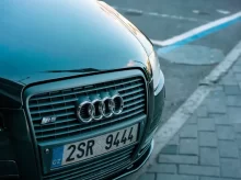 Předek vozidla audi.