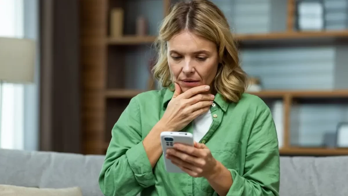 Žena s mobilem