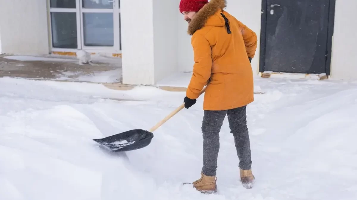 Za neodklízení sněhu vám může hrozit tučná pokuta