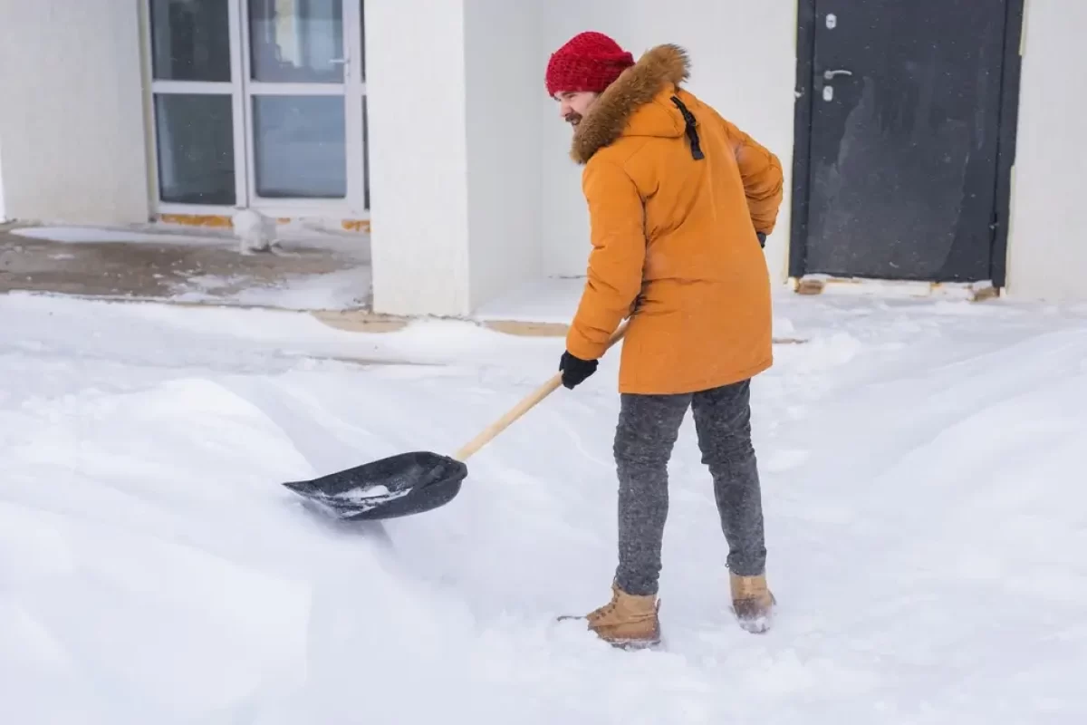 Za neodklízení sněhu vám může hrozit tučná pokuta