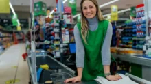 Pokladní v supermarketu
