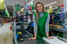 Pokladní v supermarketu