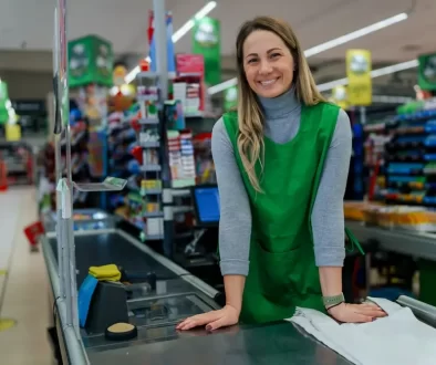 Pokladní v supermarketu