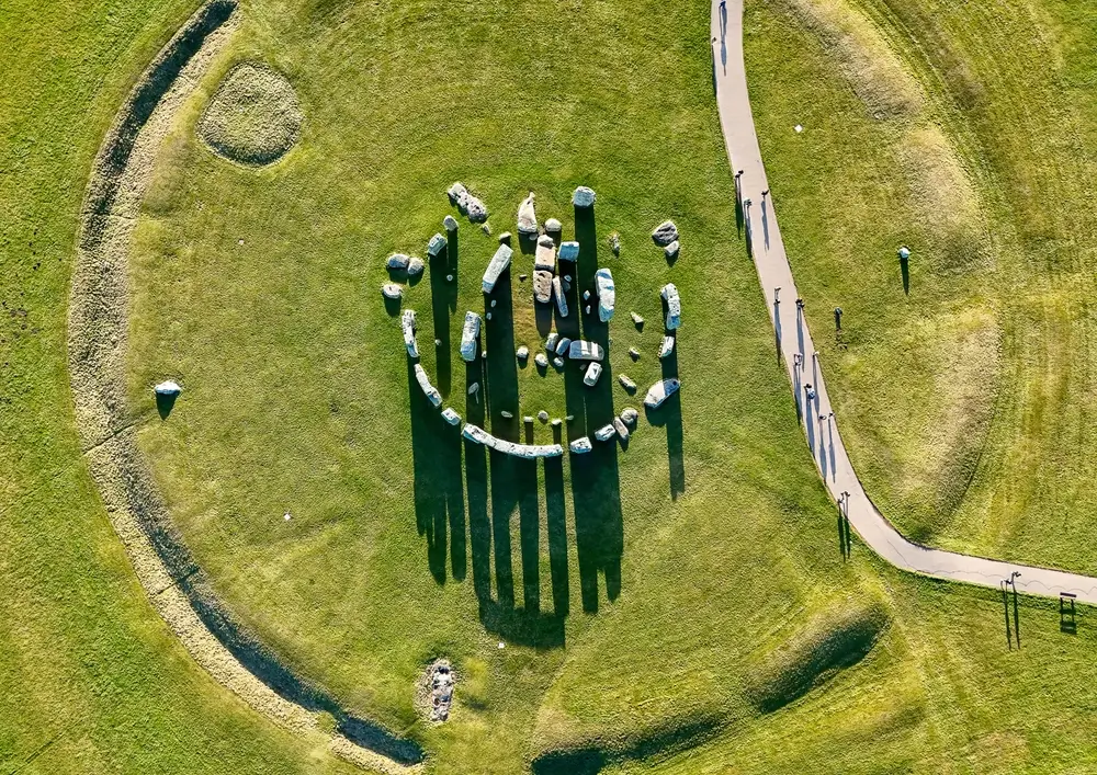 shutterstock_2430459351 - Techsvět Stonehenge