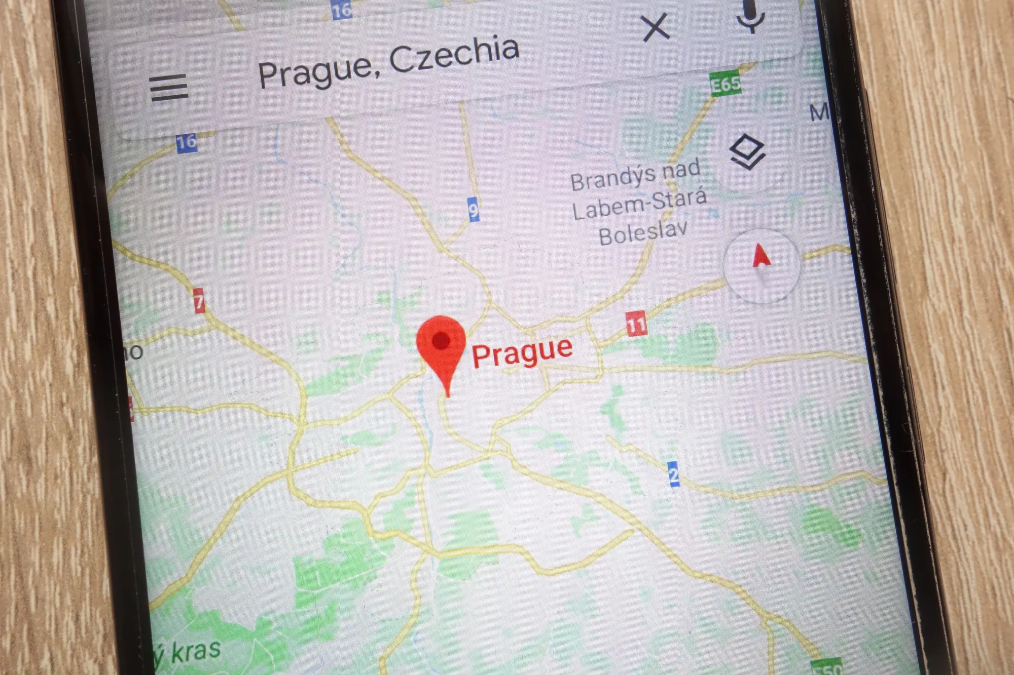 Shutterstock_1165546408 - Techsvět Google mapy zobrazující Prahu.