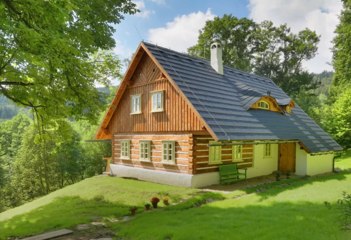 typická česká dřevěná chalupa