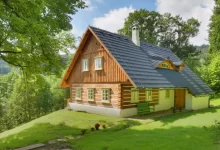 typická česká dřevěná chalupa