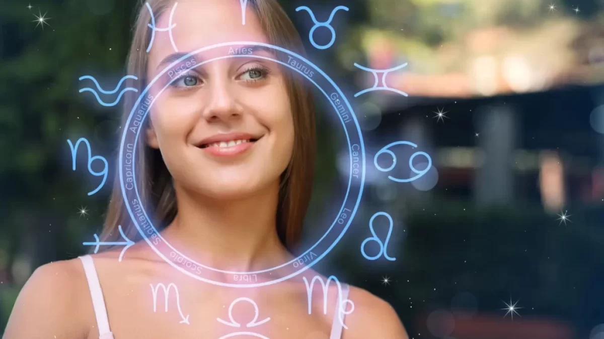 žena se usmívá, horoskop