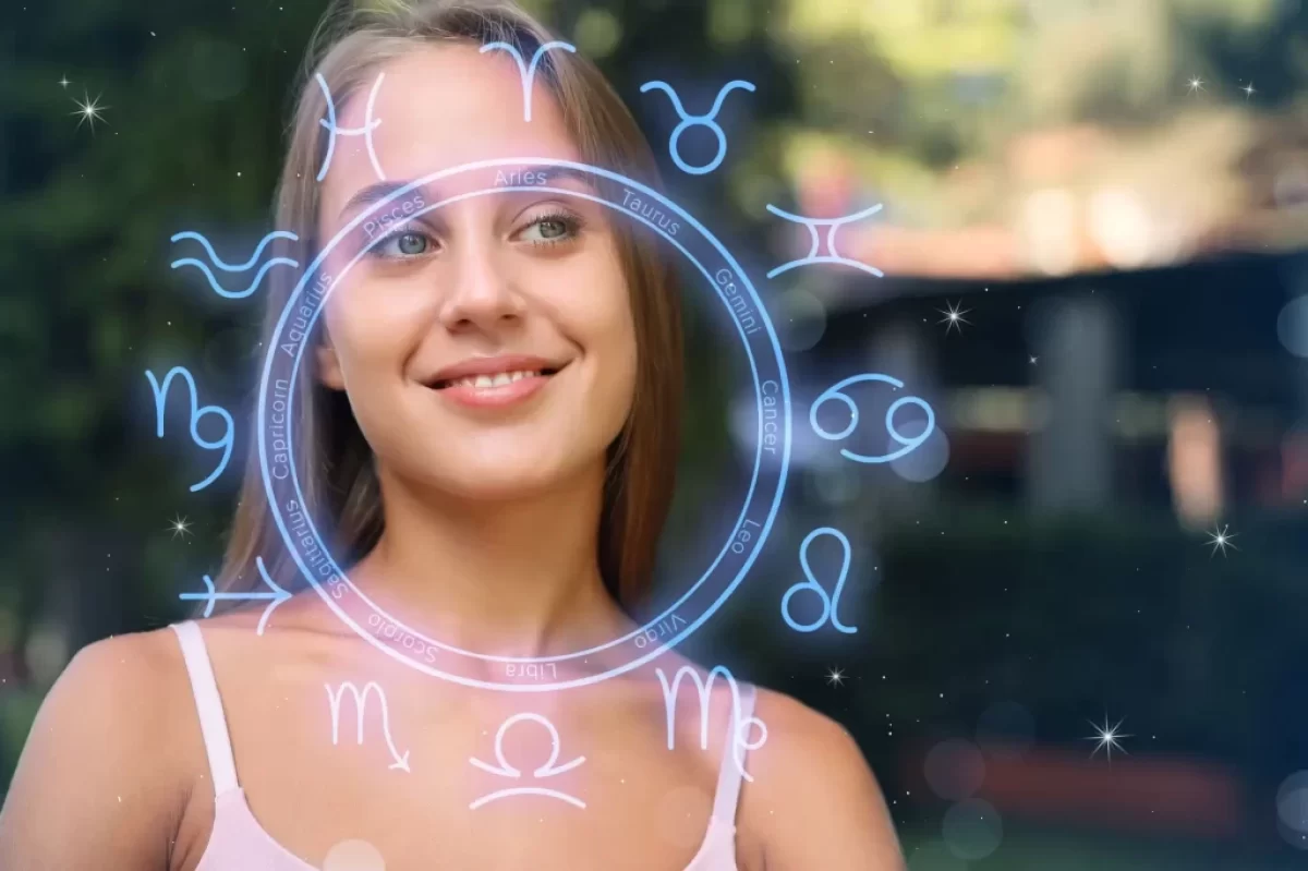 žena se usmívá, horoskop