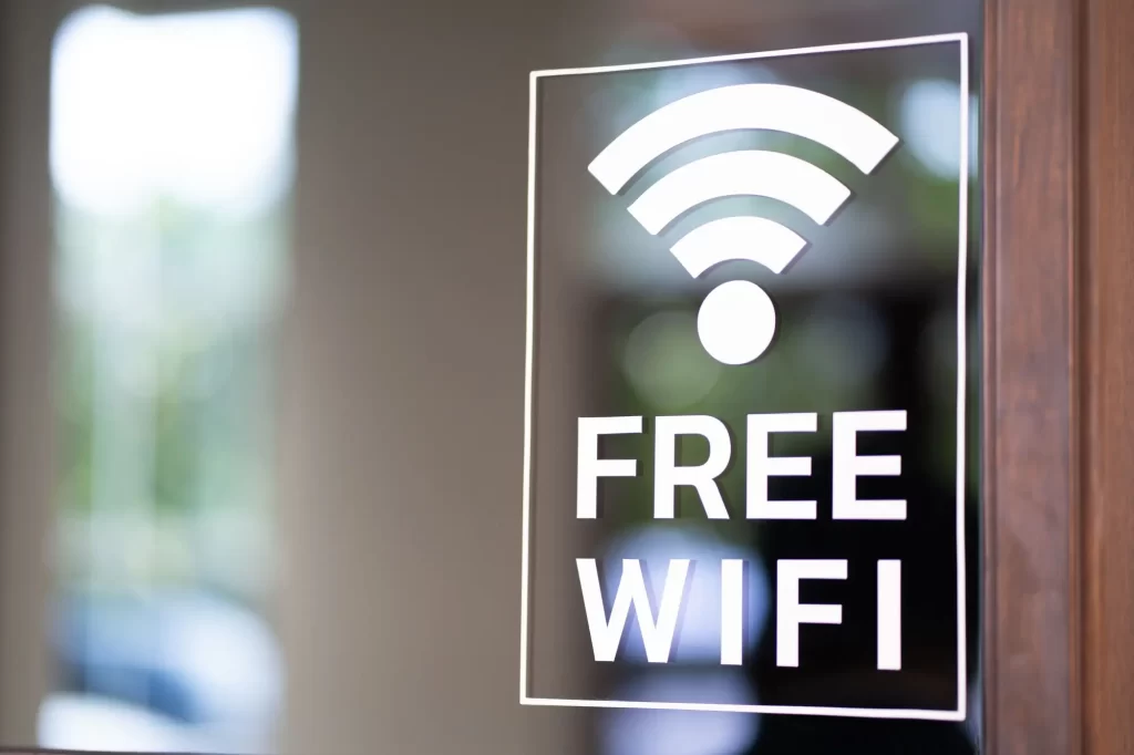Shutterstock_2419570023 - Techsvět Veřejná Wi-Fi