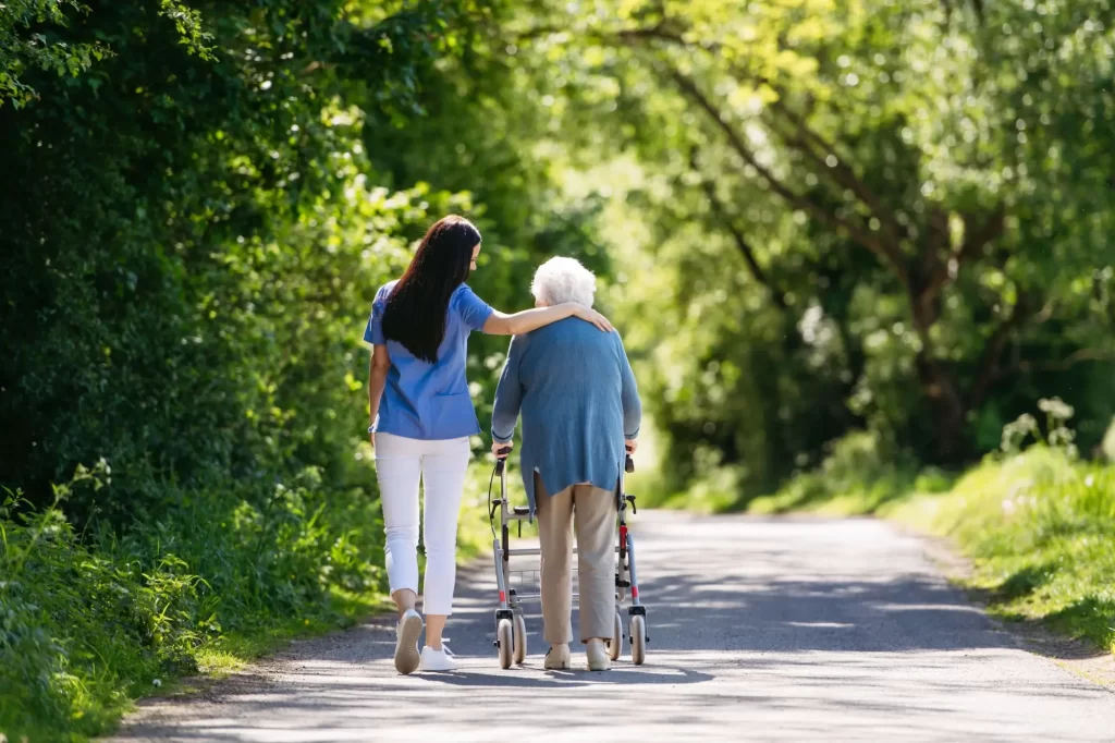 V Opavě je nádherná příroda vhodná k procházkám - Techsvět seniorka na procházce