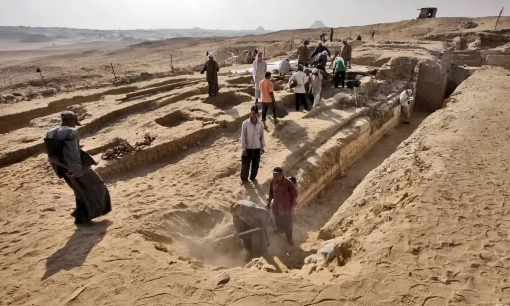 e12d14391bd53251a012b2f8232c3a36 - Techsvět Archeologové v Egyptě