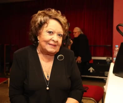 Jiřina Bohdalová se usmívá do objektivu