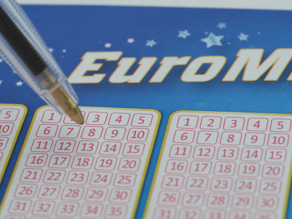 Nigel Page si vsadil na tiket EuroMillions a vůbec netušil, že by se mohl stát jedním ze dvou výherců jackpotu. Zdroj: Shutterstock - Techsvět vyplňování losu Euro miliony