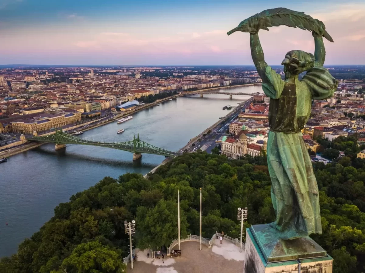 Socha Svobody v Budapešti.