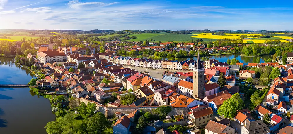 Telč leží v jihozápadním cípu Moravy. - Techsvět letecký pohled na Telč