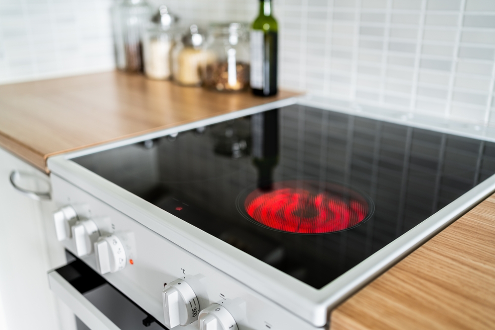 Stove,And,Cooker,Red,Hot.,Induction,,Ceramic,Cooktop,,Electric,Stovetop - Techsvět Elektrická trouba