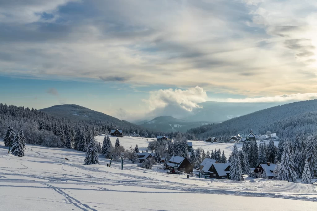 shutterstock_2205057911 - Techsvět sníh na horách