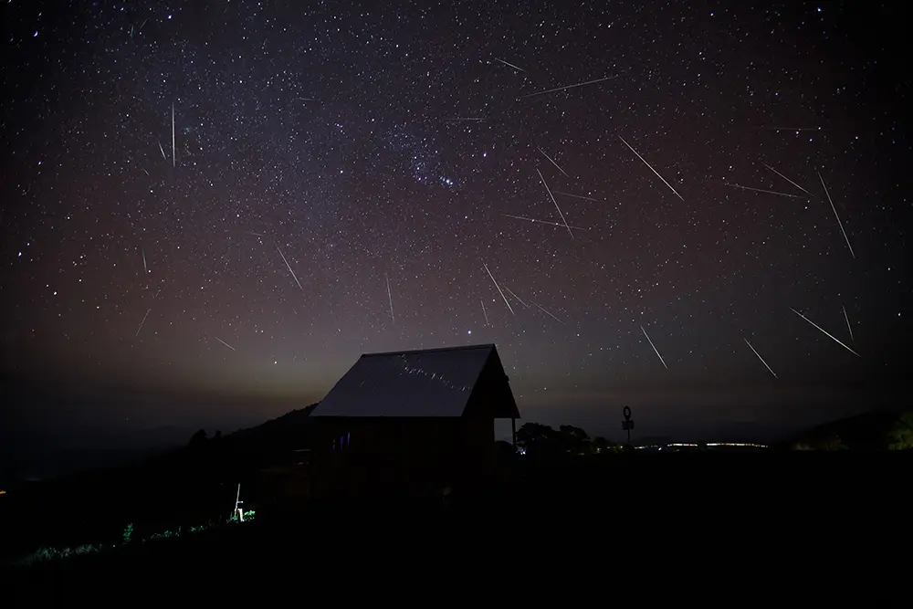 Prosincové Geminidy patří k nejaktivnějším meteorickým rojům v roce. - Techsvět Geminidy