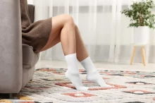 Žena s ponožkami