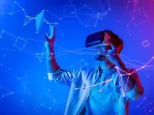 Muž s VR headsetem