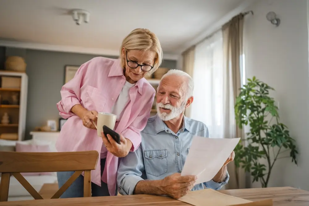 shutterstock_2489739247 - Techsvět Pár seniorů
