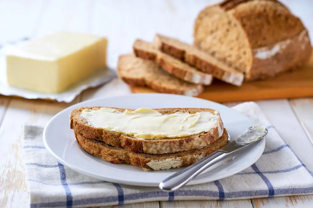 shutterstock_2490425567 - Techsvět Chleba s máslem