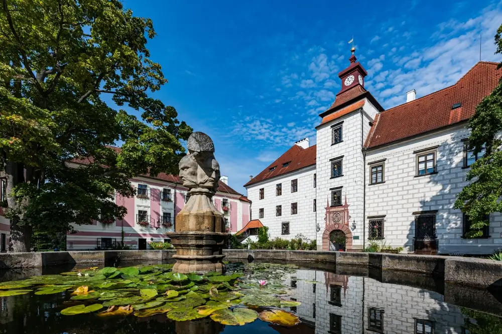 shutterstock_2498246741 - Techsvět Třeboňský zámek
