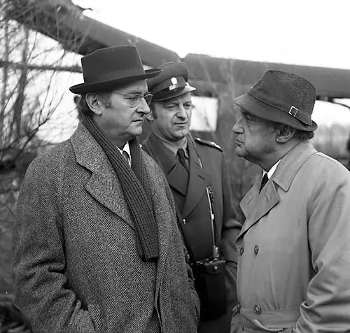 105072_edbd60 - Techsvět Jiří Sovák, Jan Pohan a Bohumil Šmída ve snímku Na kolejích čeká vrah z roku 1970
