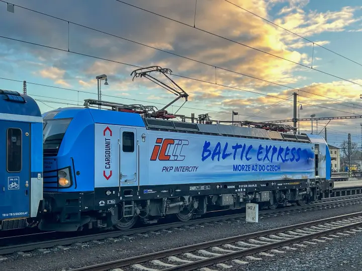 Ge0t8XAWgAEb2Jijfif - Techsvět Vlak Baltic Express