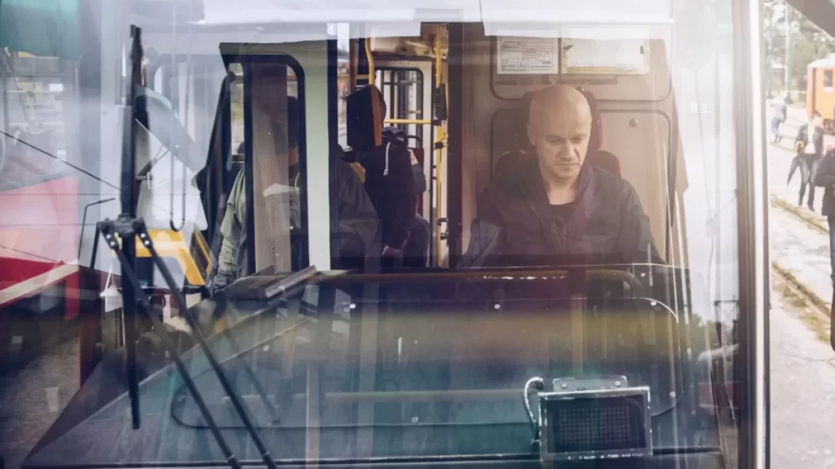 Řidič v tramvaji