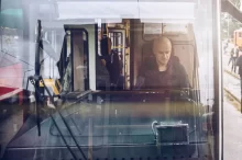 Řidič v tramvaji