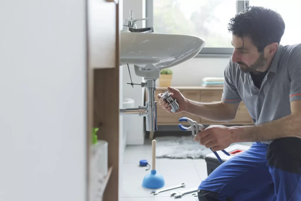 - Techsvět instalatér při práci