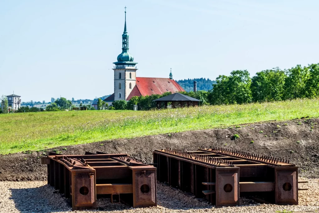Koleje, po kterých se kostel před lety přesouval, zůstaly zachovány. - Techsvět Koleje, po kterých se kostel před lety přesouval, zůstaly zachovány.