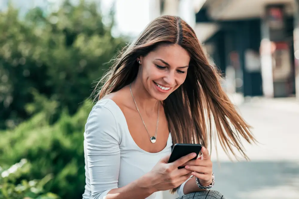 Žena u mobilu