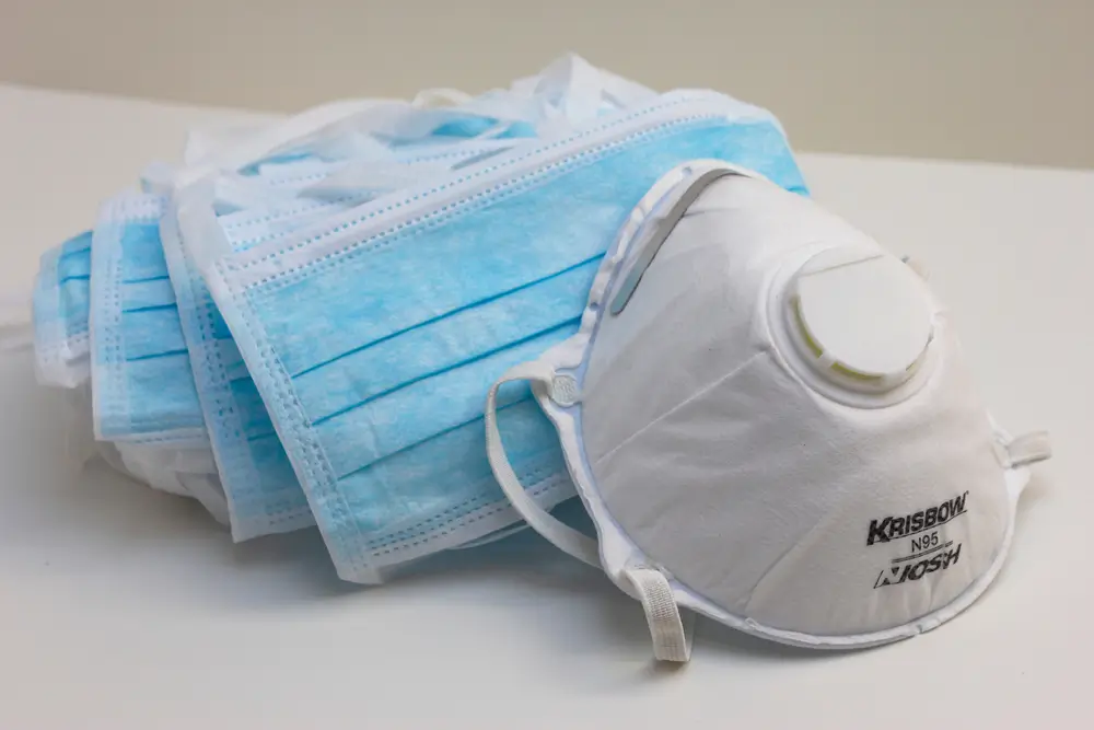 shutterstock_1707159376 - Techsvět Roušky a respirátor