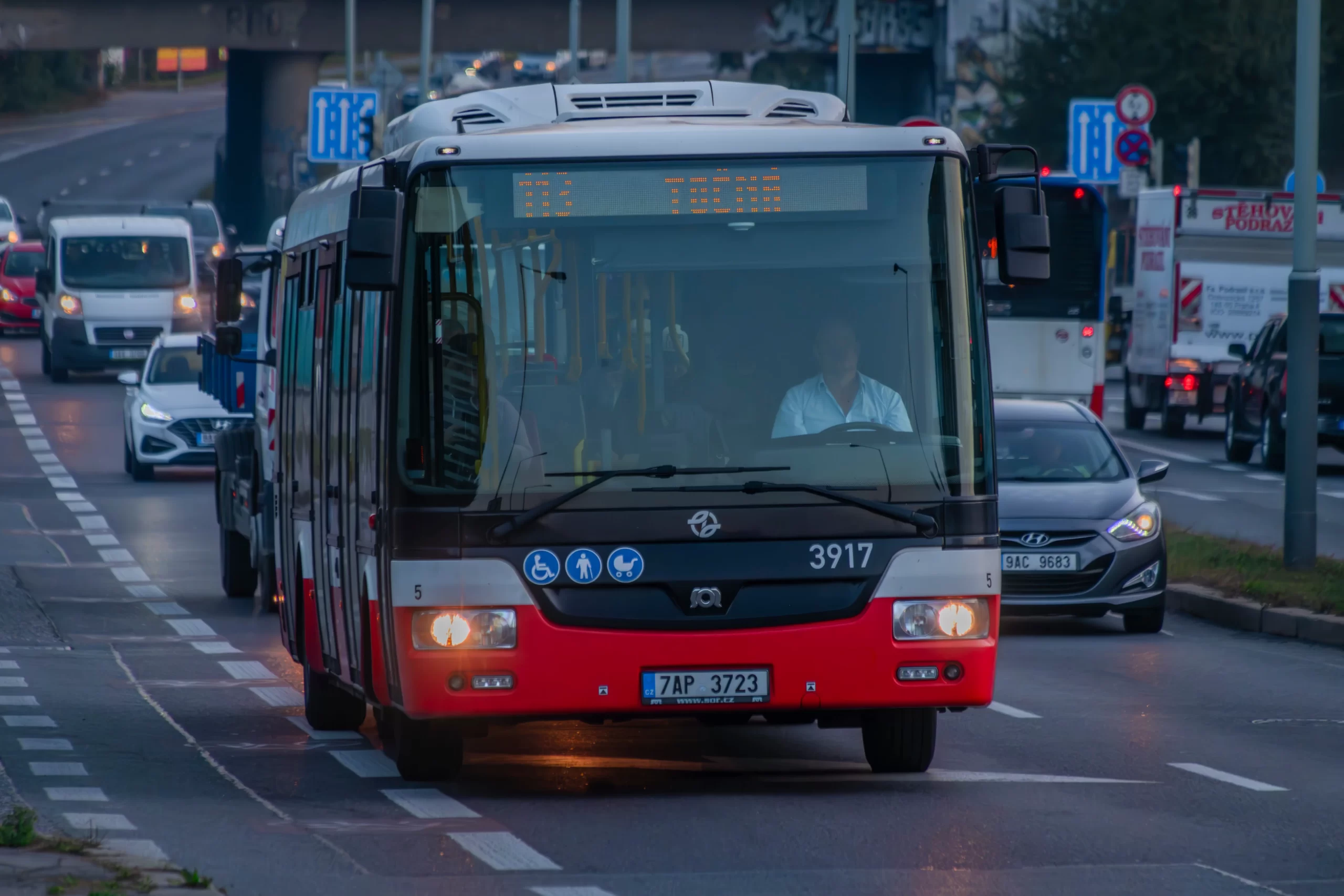- Techsvět Autobus, který jen v ulici.