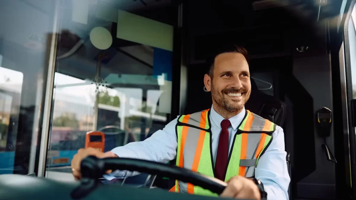 řidič autobusu při práci