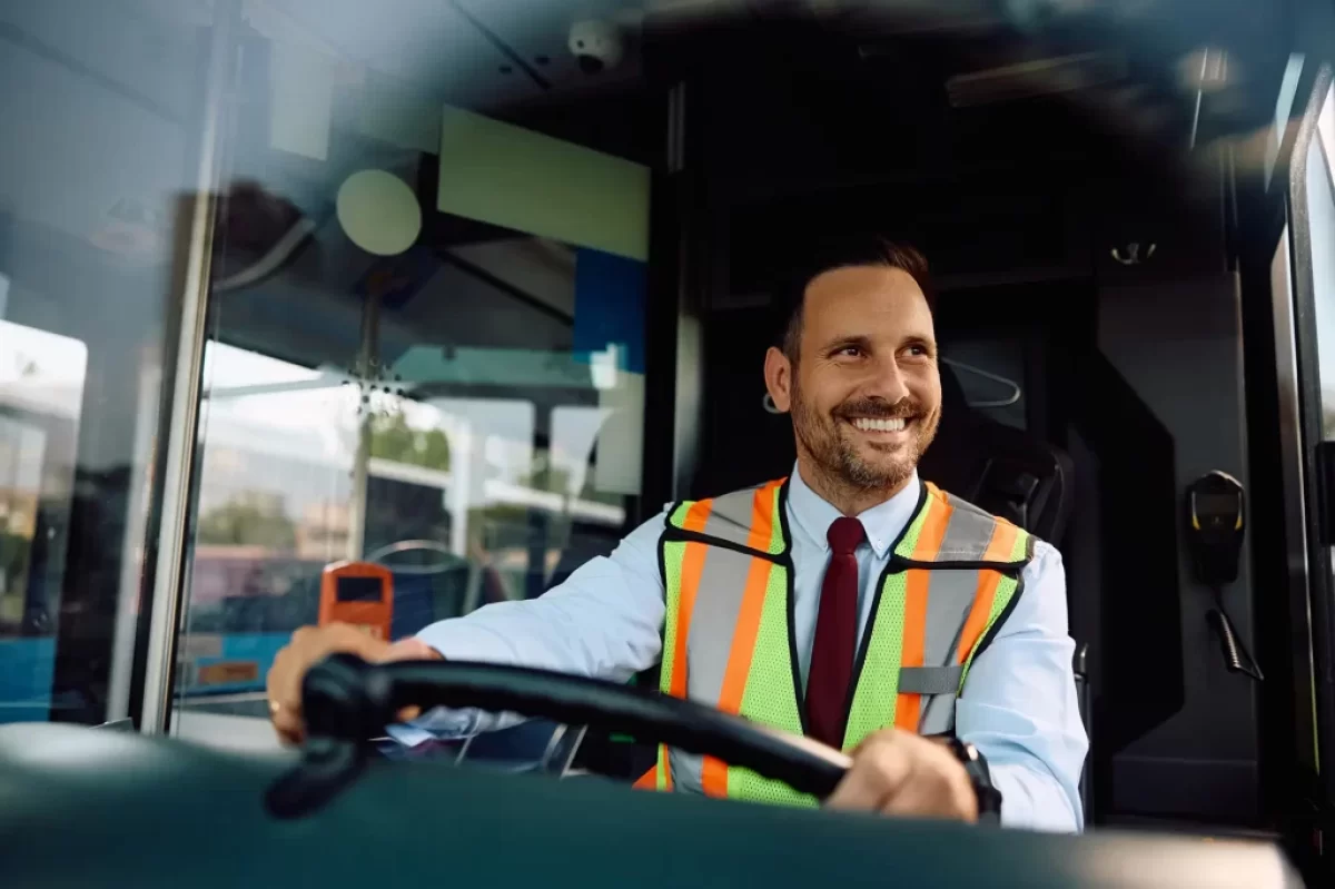 řidič autobusu při práci