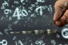 finanční horoskop s čísly a mincemi